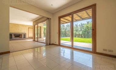 Casa  en venta y alquiler  en Los Sauces