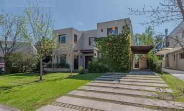 Casa  en venta y alquiler  en Los Sauces