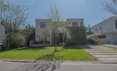 Casa  en venta y alquiler  en Los Sauces