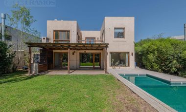 Casa  en venta y alquiler  en Los Sauces