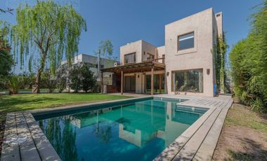 Casa  en venta y alquiler  en Los Sauces