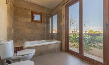 Casa  en venta y alquiler  en Los Sauces