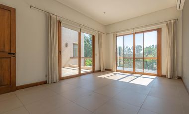 Casa  en venta y alquiler  en Los Sauces