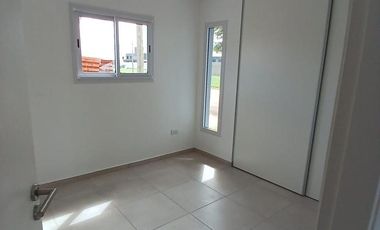 Casa en alquiler en Rincones de Manantiales, dos dormitorios y patio