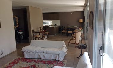 Casa en Venta en Barrio Santa Guadalupe con vista a fondo verde