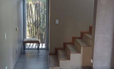 Casa en Venta en Barrio Santa Guadalupe con vista a fondo verde