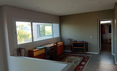 Casa en Venta en Barrio Santa Guadalupe con vista a fondo verde