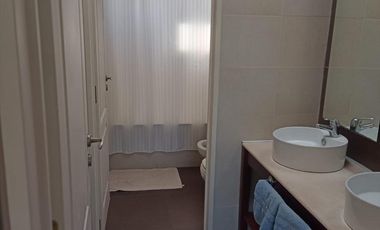 Casa en Venta en Barrio Santa Guadalupe con vista a fondo verde