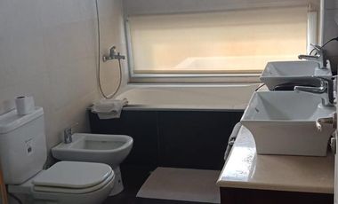 Casa en Venta en Barrio Santa Guadalupe con vista a fondo verde