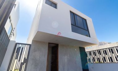 CASA EN VENTA EN SOLARES , ZAPOPAN , JALISCO