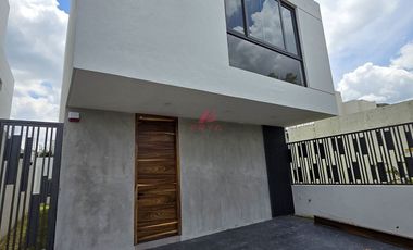 CASA EN VENTA EN SOLARES , ZAPOPAN , JALISCO