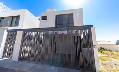 CASA EN VENTA EN SOLARES , ZAPOPAN , JALISCO