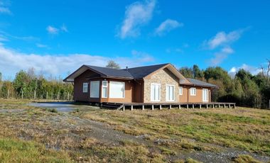 PUERTO MONTT CASA 160 M2  PARCELA  5000 M2 AVELLANOS DE TRAPEN