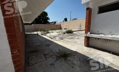 Excelente Local Zona Centro en Calle Corona