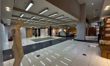 VENTA LOCAL 700M2 EN MEGAMALL KAF