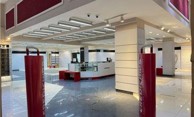 VENTA LOCAL 700M2 EN MEGAMALL KAF