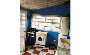 Casa grande! Con departamento al fondo y garaje!!!