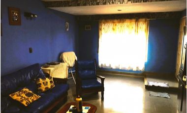 Casa grande! Con departamento al fondo y garaje!!!