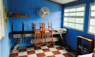 Casa grande! Con departamento al fondo y garaje!!!