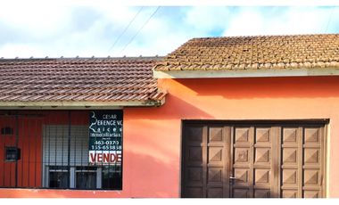 Casa grande! Con departamento al fondo y garaje!!!