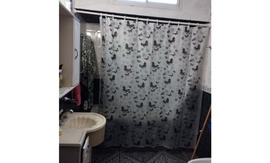 Casa grande! Con departamento al fondo y garaje!!!