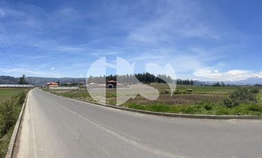 SE VENDE TERRENO EN URBANIZACION PRIVADA CHAMBO