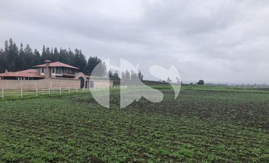 SE VENDE TERRENO EN URBANIZACION PRIVADA CHAMBO