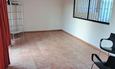 Casa en Arriendo en Los Abedules 800-900