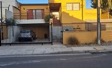 Casa en Arriendo en Los Abedules 800-900