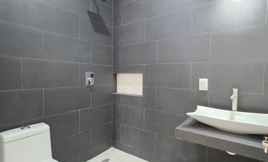 CASA DE 3 NIVELES CON ROOF TOP, 3 RECÁMARAS, 2.5 BAÑOS