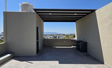 CASA DE 3 NIVELES CON ROOF TOP, 3 RECÁMARAS, 2.5 BAÑOS