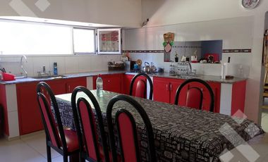 En venta, casa de 5 dormitorios con Piscina, B° Aldeas Del Valle
