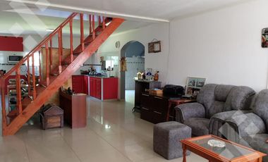 En venta, casa de 5 dormitorios con Piscina, B° Aldeas Del Valle