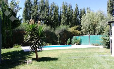 En venta, casa de 5 dormitorios con Piscina, B° Aldeas Del Valle