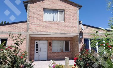 En venta, casa de 5 dormitorios con Piscina, B° Aldeas Del Valle