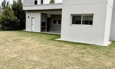 Casa en  VENTA EN  LA ALAMEDA CANNING