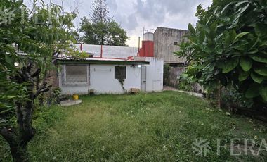 Venta casa de 4 ambientes con cochera en Bernal Oeste