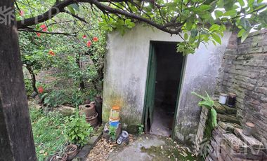 Venta casa de 4 ambientes con cochera en Bernal Oeste