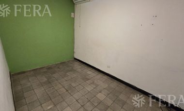 Venta casa de 4 ambientes con cochera en Bernal Oeste