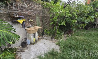 Venta casa de 4 ambientes con cochera en Bernal Oeste