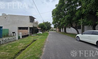 Venta casa de 4 ambientes con cochera en Bernal Oeste