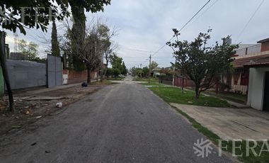 Venta casa de 4 ambientes con cochera en Bernal Oeste