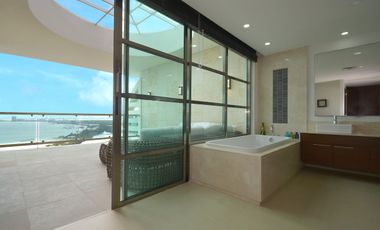 IMPRESIONANTE PENTHOUSE FRENTE AL MAR CON VISTAS AL CARIBE