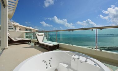 IMPRESIONANTE PENTHOUSE FRENTE AL MAR CON VISTAS AL CARIBE