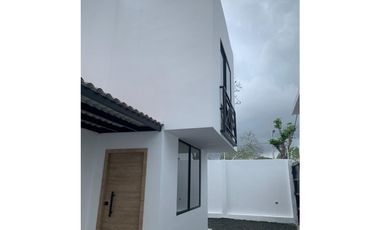 CASA MODERNA CON 3 DORMITORIOS EN MANTA AZUL, SUR DE MANTA