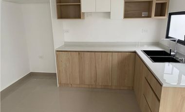 CASA MODERNA CON 3 DORMITORIOS EN MANTA AZUL, SUR DE MANTA