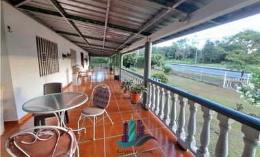 VENDO HERMOSA CASA VIA PRINCIPAL BOQUETE