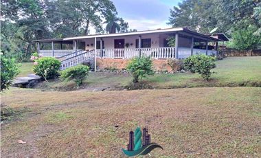 VENDO HERMOSA CASA VIA PRINCIPAL BOQUETE