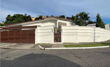 Se Vende Casa Remodelada en Betania MLS# 22051