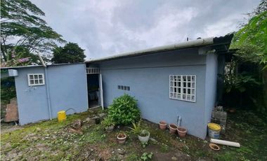 VENDO.CASA BAJO.BOQUETE COLINDANTE CON.RIO